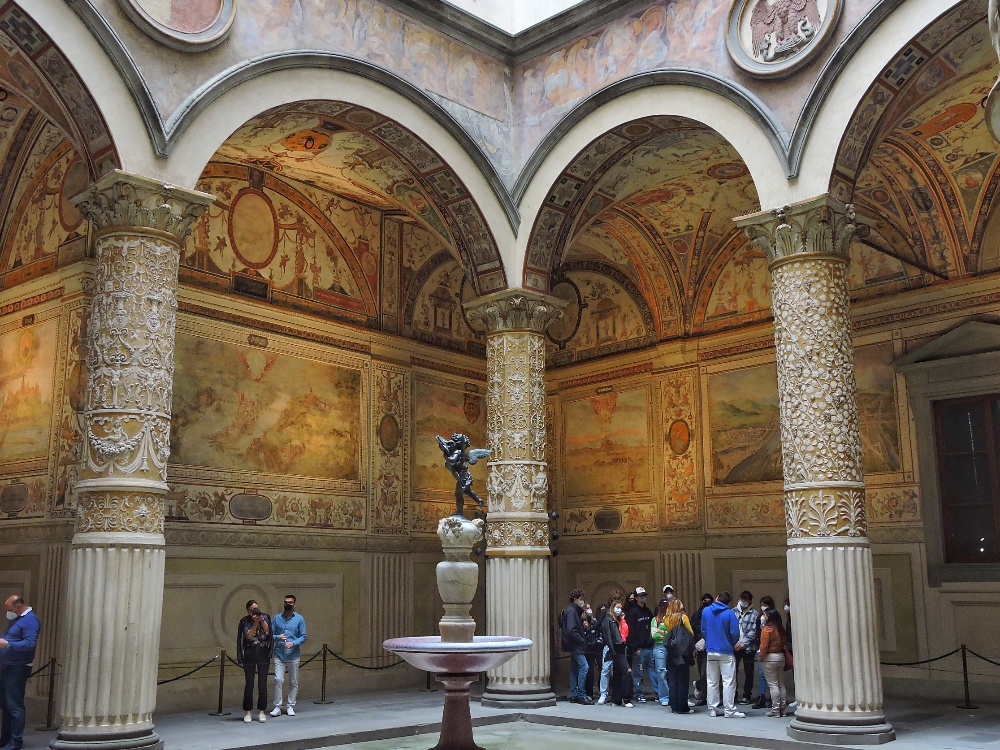  Palazzo Vecchio Foyer 